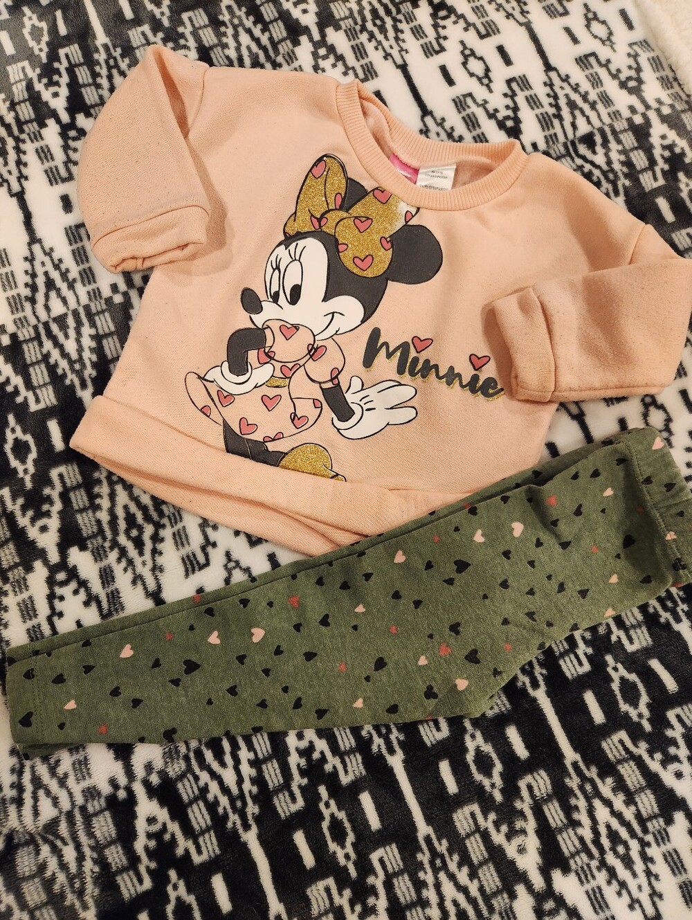Free W/bundle Disney Minnie Mouse Peach Top & Olive Heart Leggings Set, Size 24M